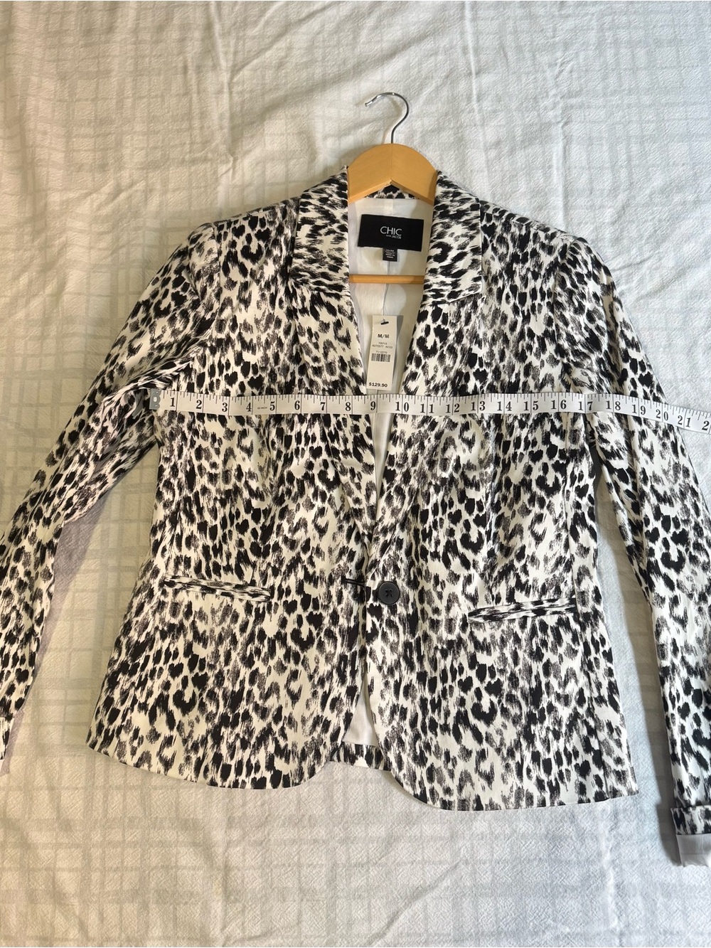 chic Black & White Leopard-Print Tailored Blazer